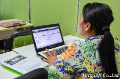 ผู้เข้าร่วมอบรมทำความเข้าใจกับ Magento พร้อมกับการอธิบายของวิทยากร