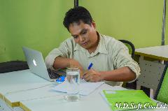 ผู้เข้าร่วมอบรมทำการจดบันทึกลงในเอกสารที่จัดไว้ให้